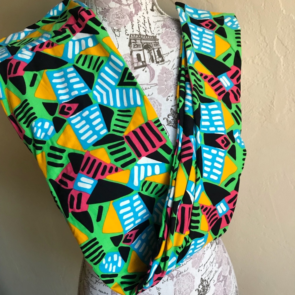 LuLaRoe Geometric Triangle Leggings